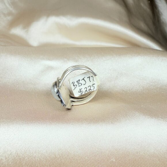 Handmade Oval Rainbow Moonstone Silver Ring Fleur-de-Lis Design Jewelry Size 6.5 - Picture 4 of 5